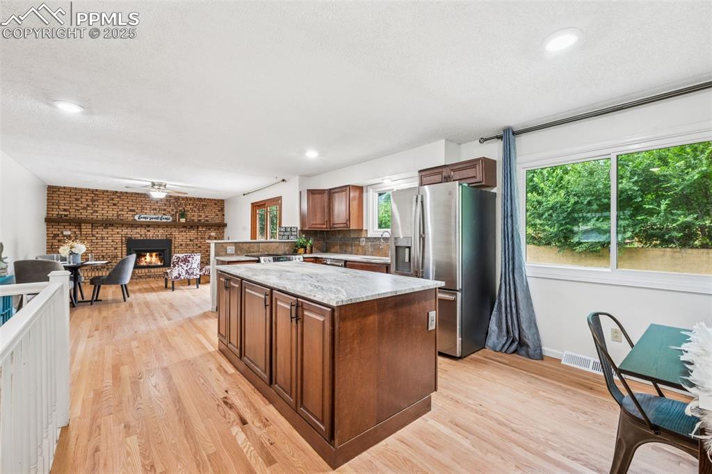 Image 9 of 42: Kitchen