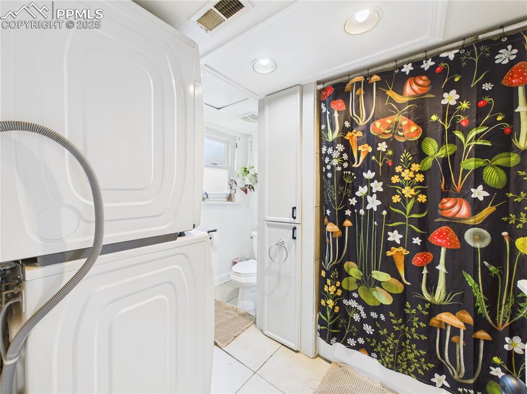 Image 14 of 31: Bathroom