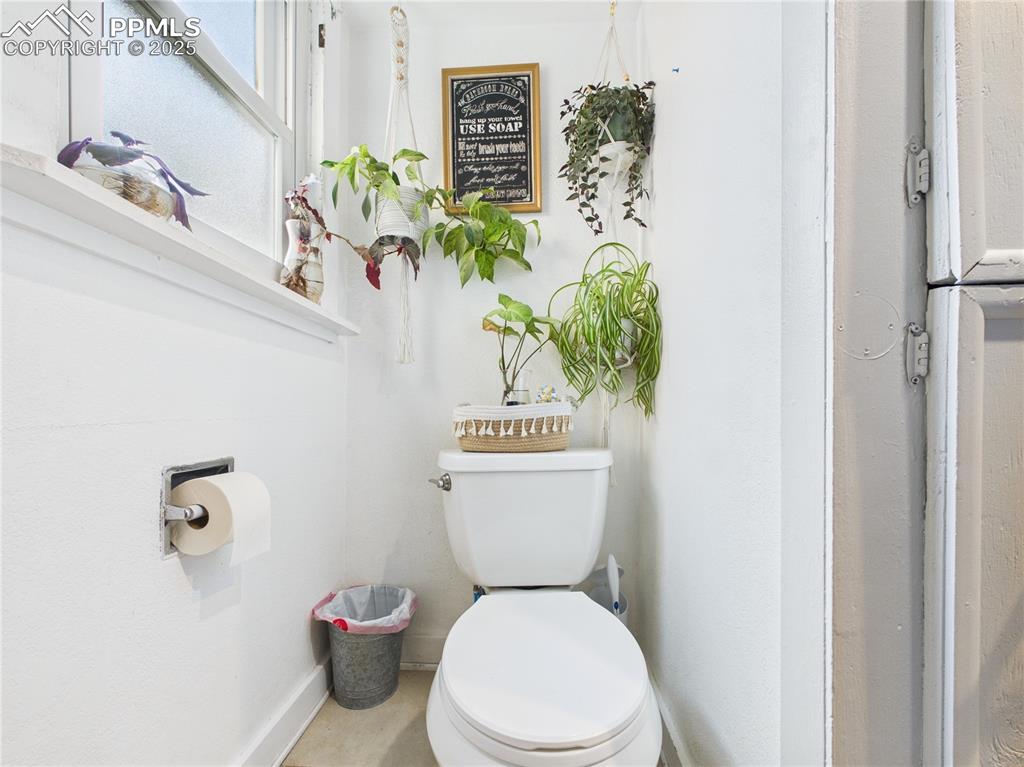 Image 16 of 31: Bathroom