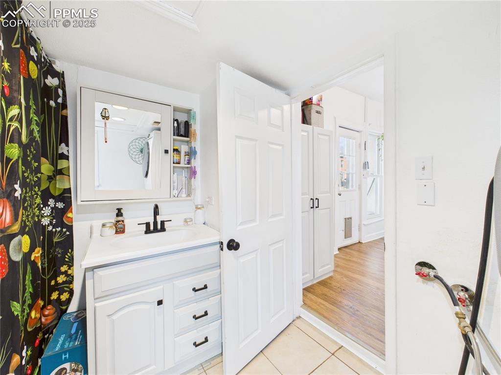 Image 17 of 31: Bathroom