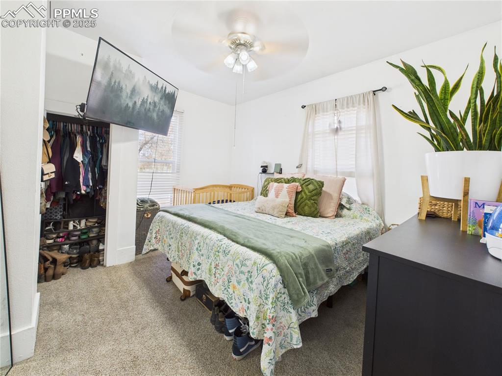 Image 18 of 31: Bedroom