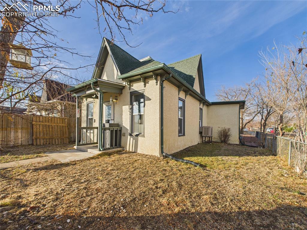 Image 2 of 31: Side of Structure