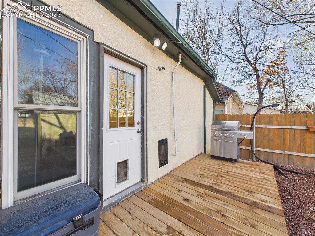 Image 24 of 31: Deck