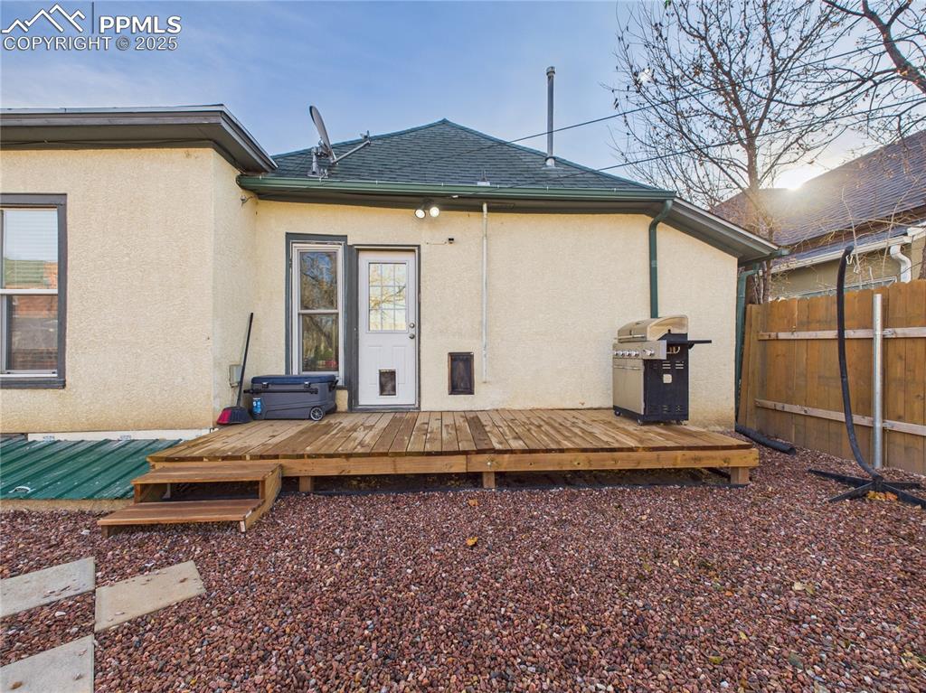 Image 25 of 31: Back of Structure