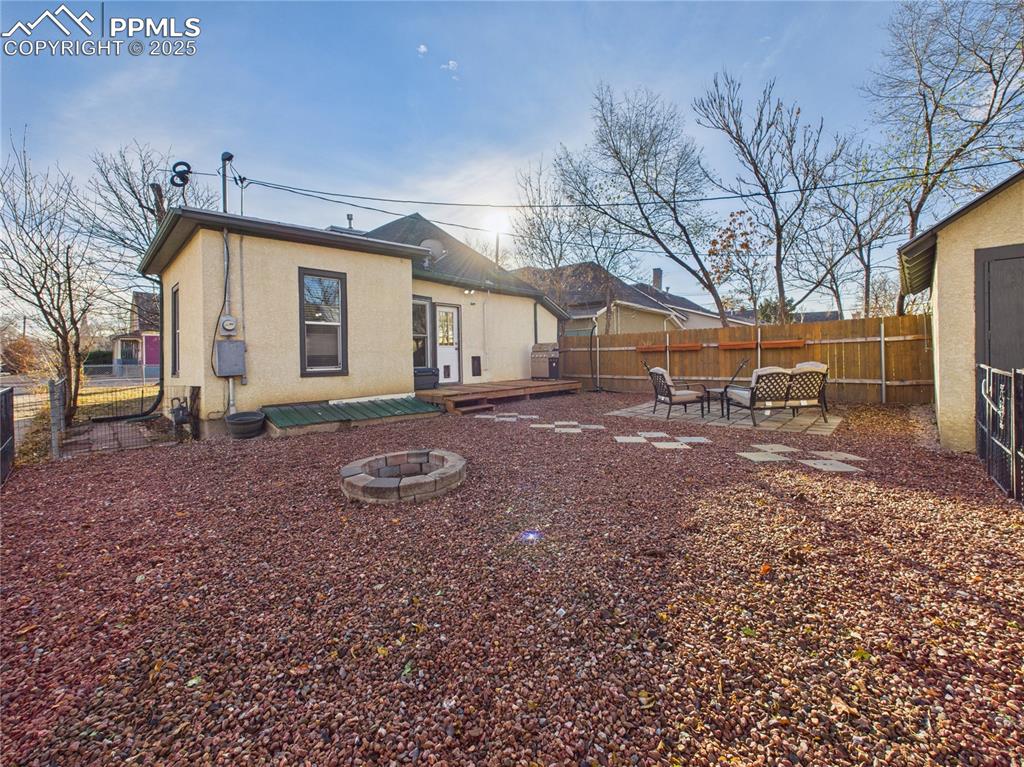 Image 27 of 31: Back of Structure