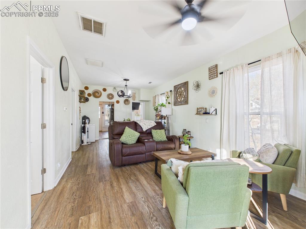 Image 4 of 31: Living Room