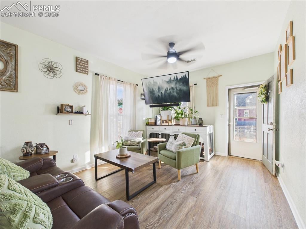 Image 5 of 31: Living Room