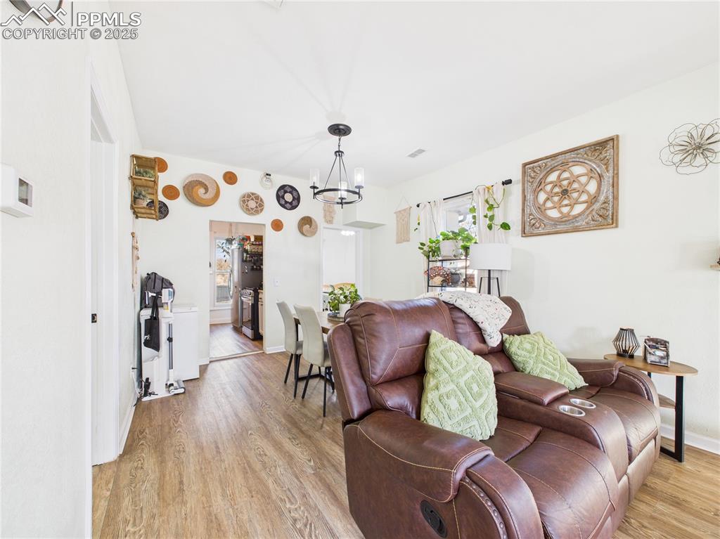 Image 6 of 31: Living Room