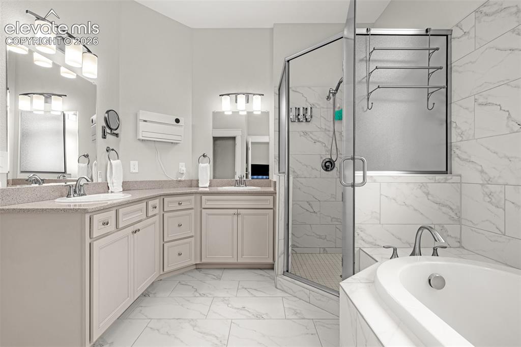 Image 5 of 33: Primary 5-piece bathroom