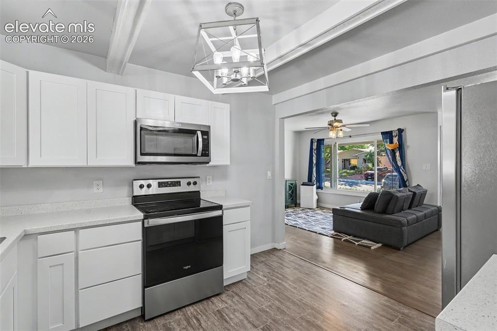 Image 11 of 35: Kitchen