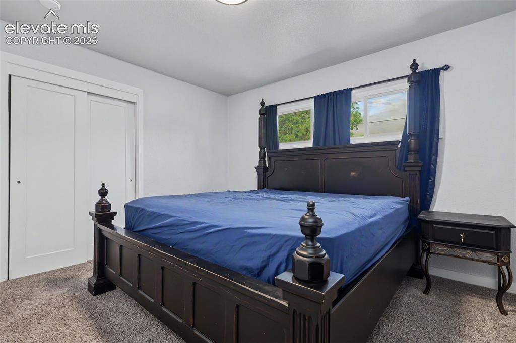 Image 17 of 35: Bedroom
