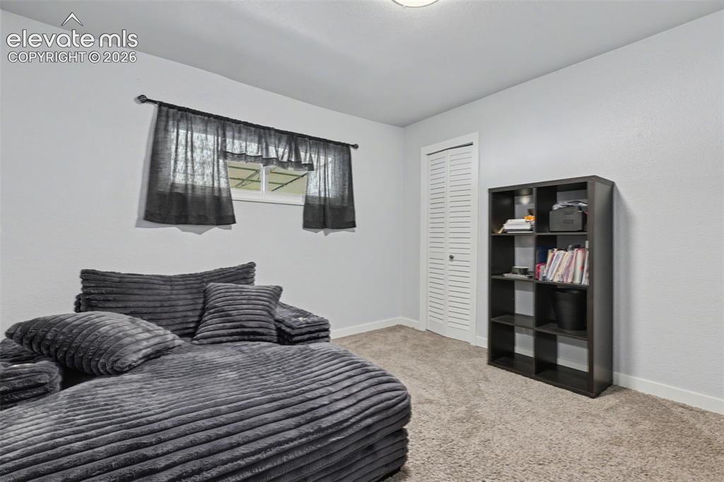 Image 19 of 35: Bedroom