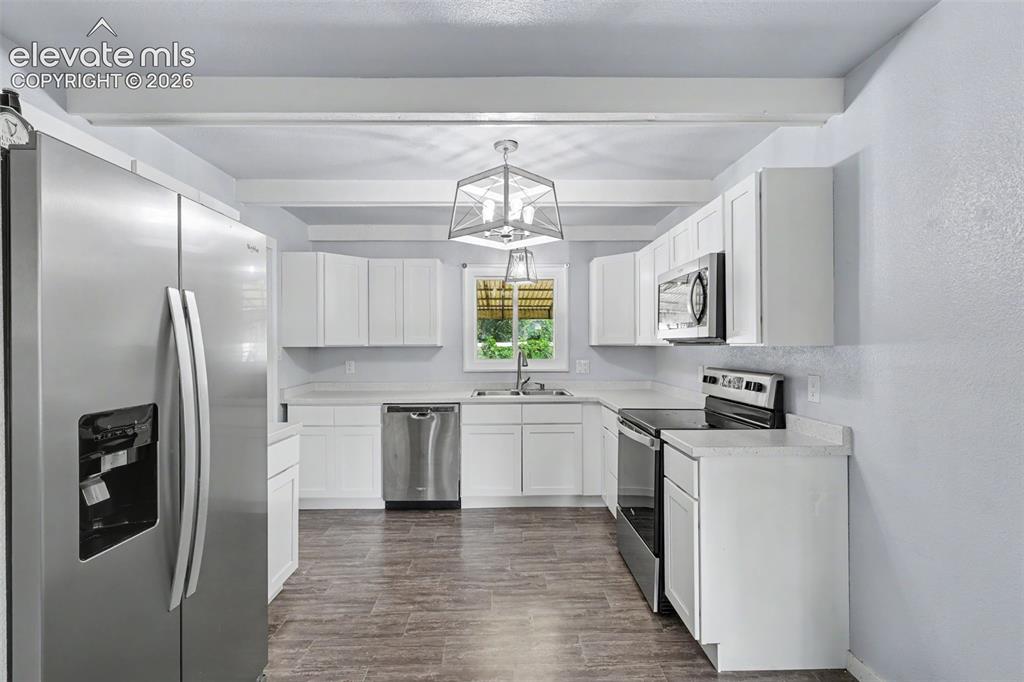 Image 8 of 35: Kitchen