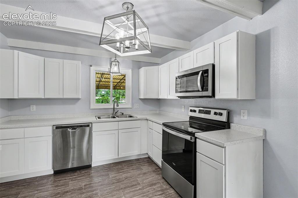 Image 9 of 35: Kitchen