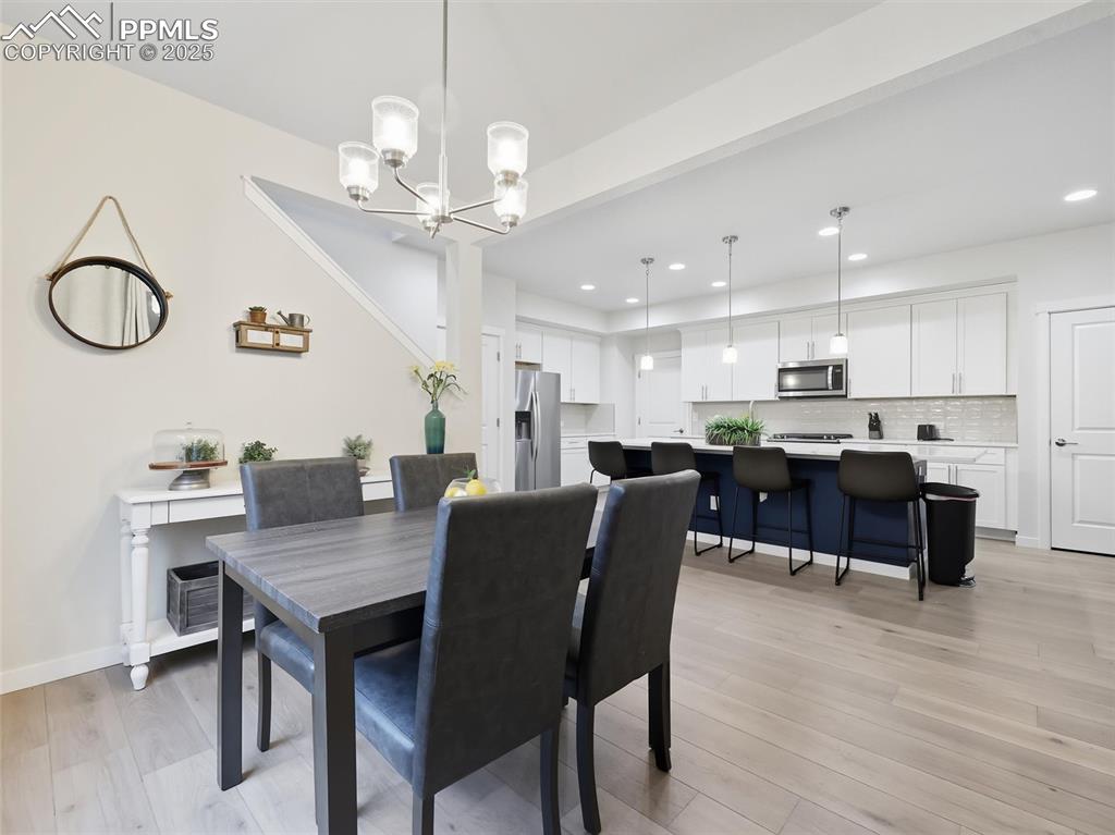 Image 12 of 32: Dining Area