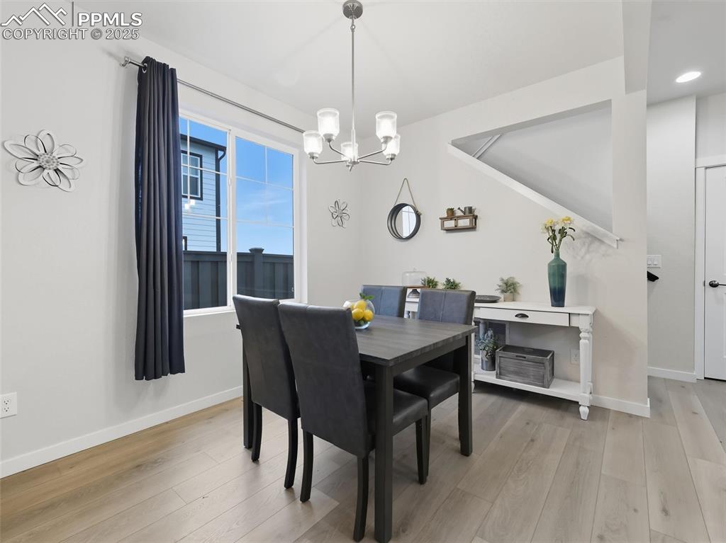 Image 13 of 32: Dining Area