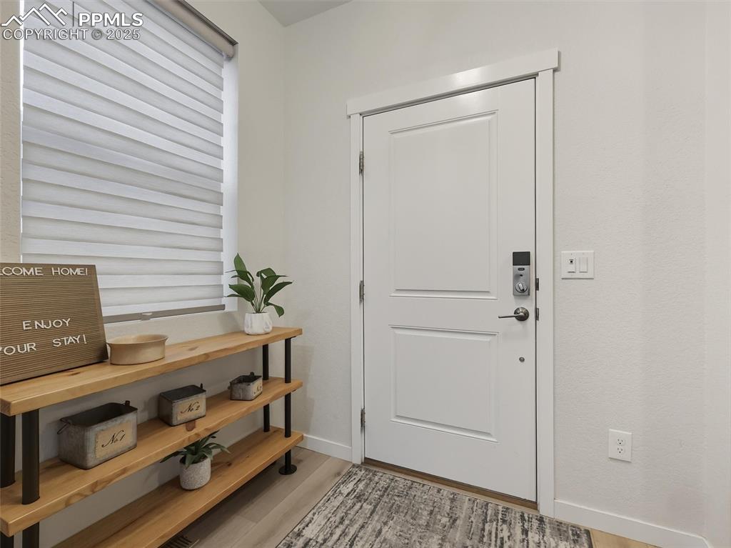 Image 15 of 32: Entry