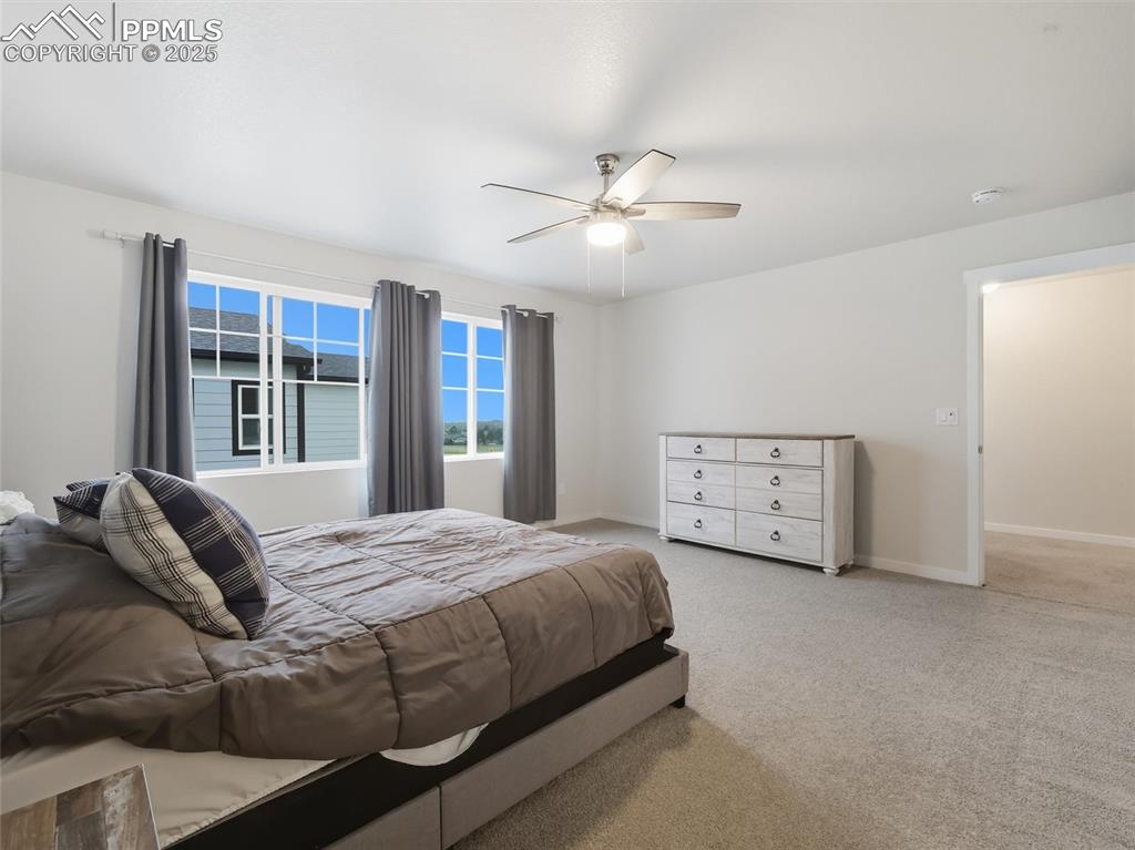 Image 19 of 32: Bedroom