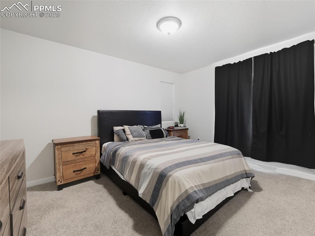 Image 23 of 32: Bedroom