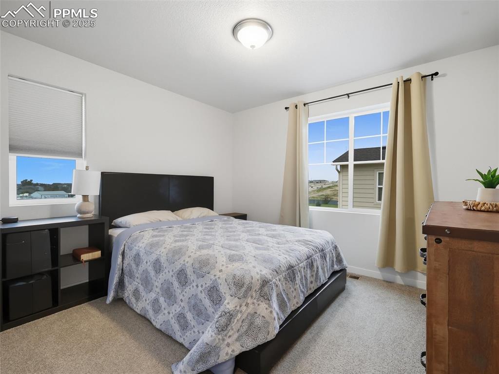 Image 27 of 32: Bedroom