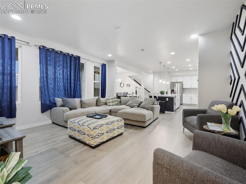 Image 3 of 32: Living Room