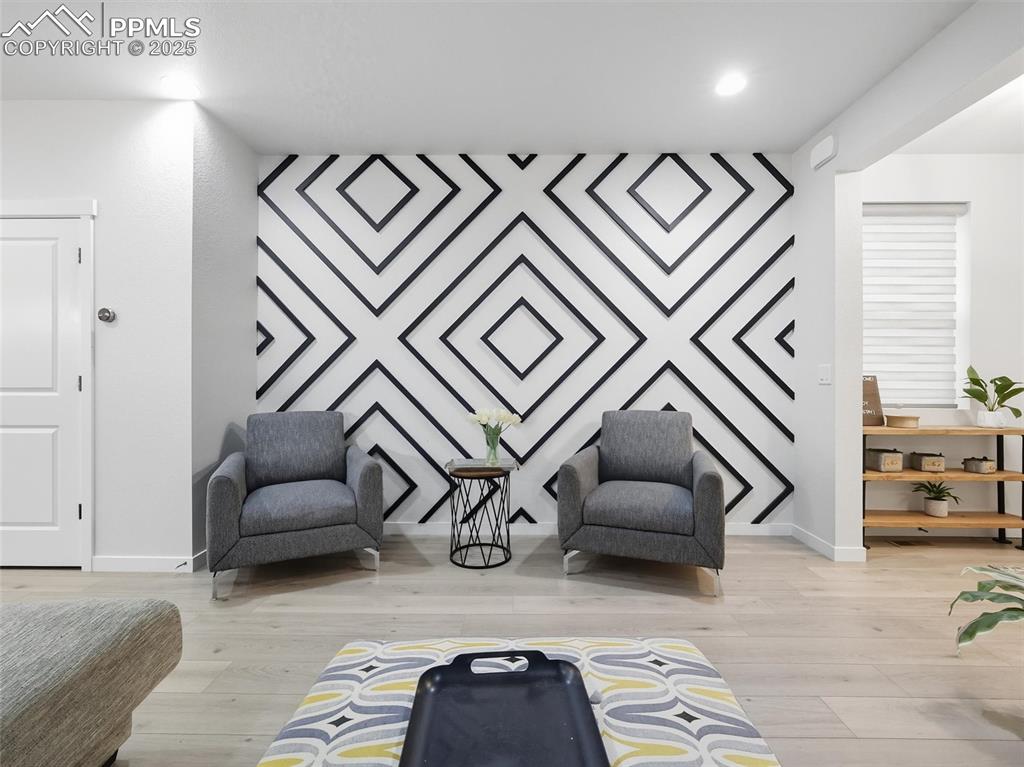 Image 4 of 32: Sitting Room