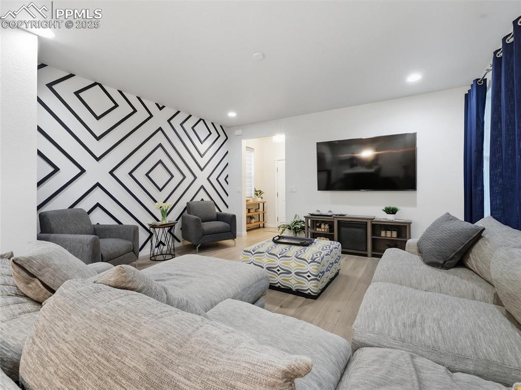 Image 5 of 32: Living Room