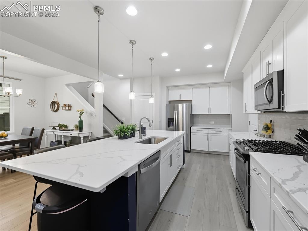 Image 8 of 32: Kitchen