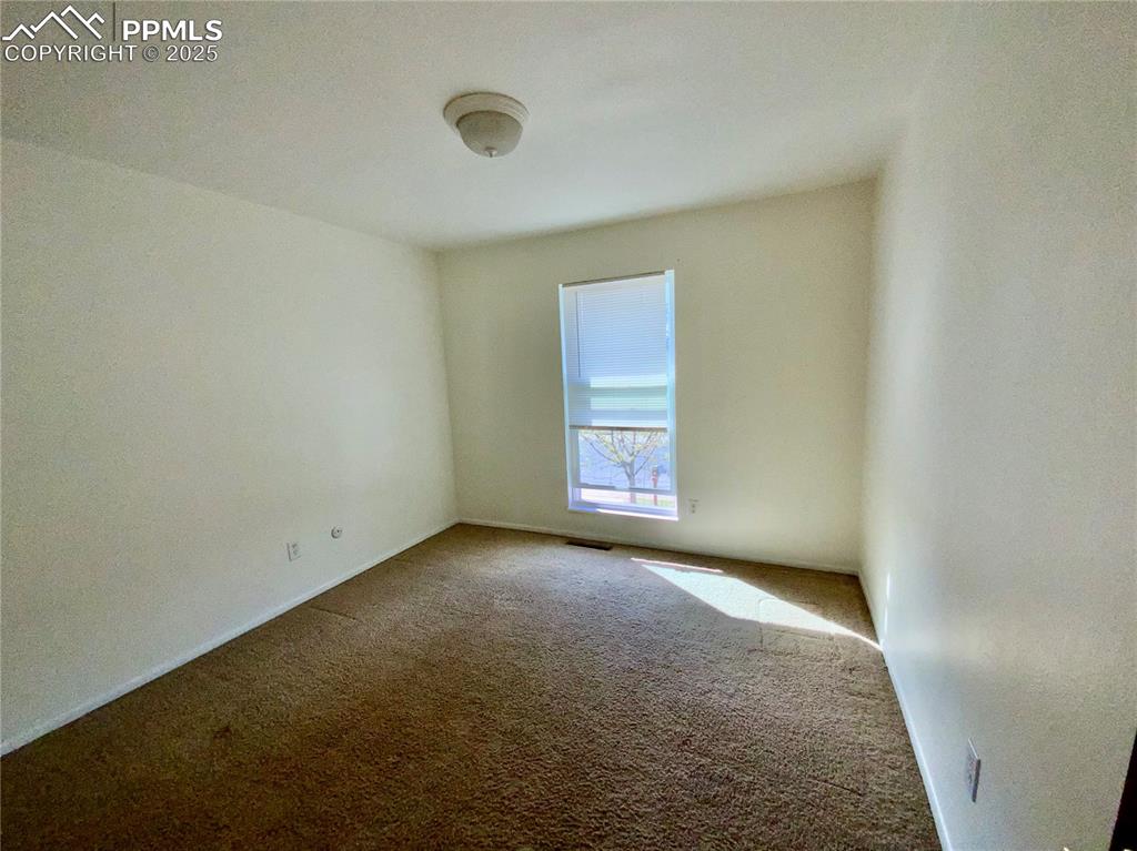 Image 15 of 22: Secondary Bedroom