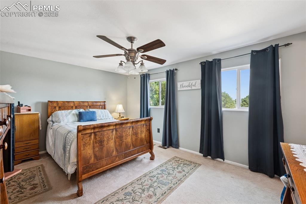 Image 15 of 30: Bedroom