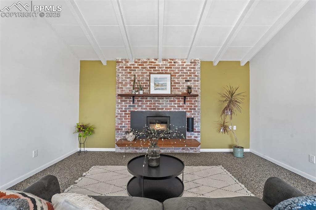 Image 10 of 50: Living Room