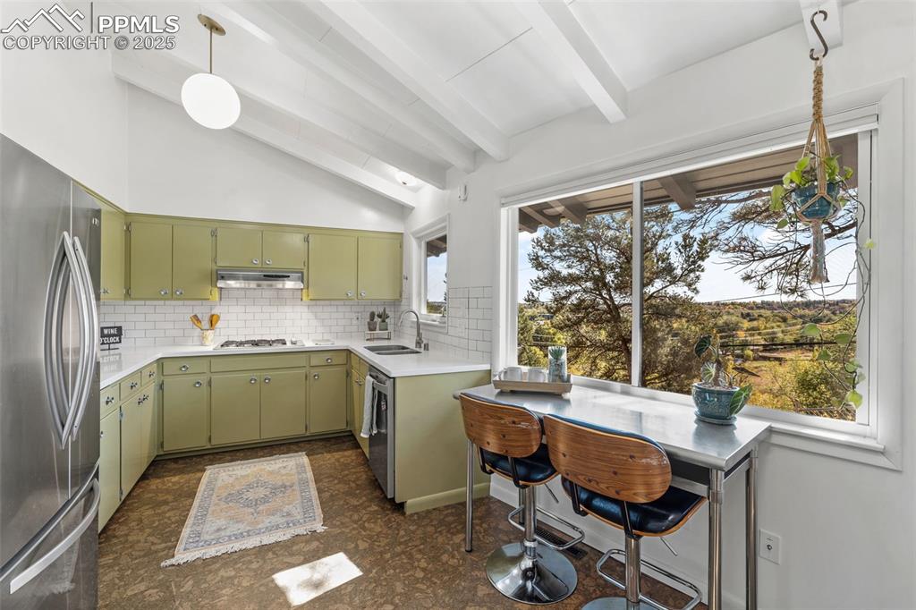 Image 17 of 50: Kitchen