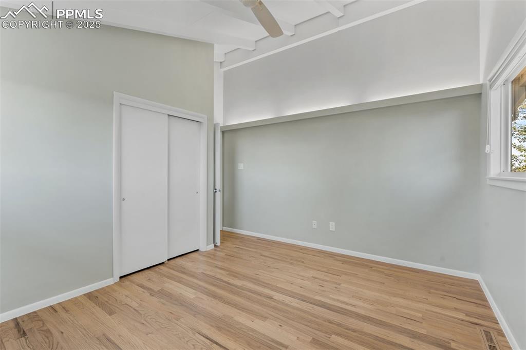 Image 24 of 50: Bedroom