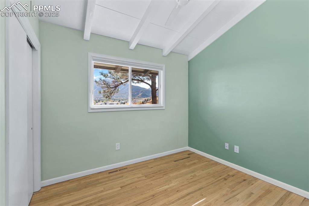 Image 25 of 50: Bedroom