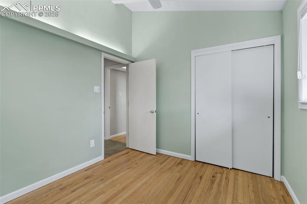 Image 26 of 50: Bedroom