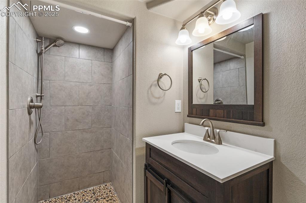 Image 35 of 50: basement bathroom 