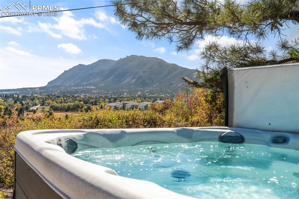 Image 39 of 50: Yard