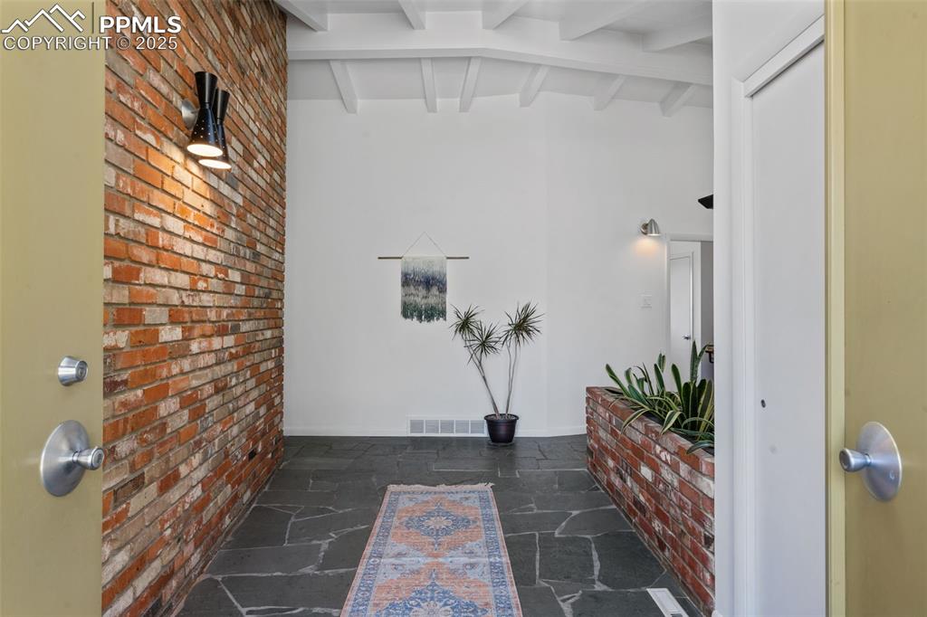 Image 4 of 50: Entry