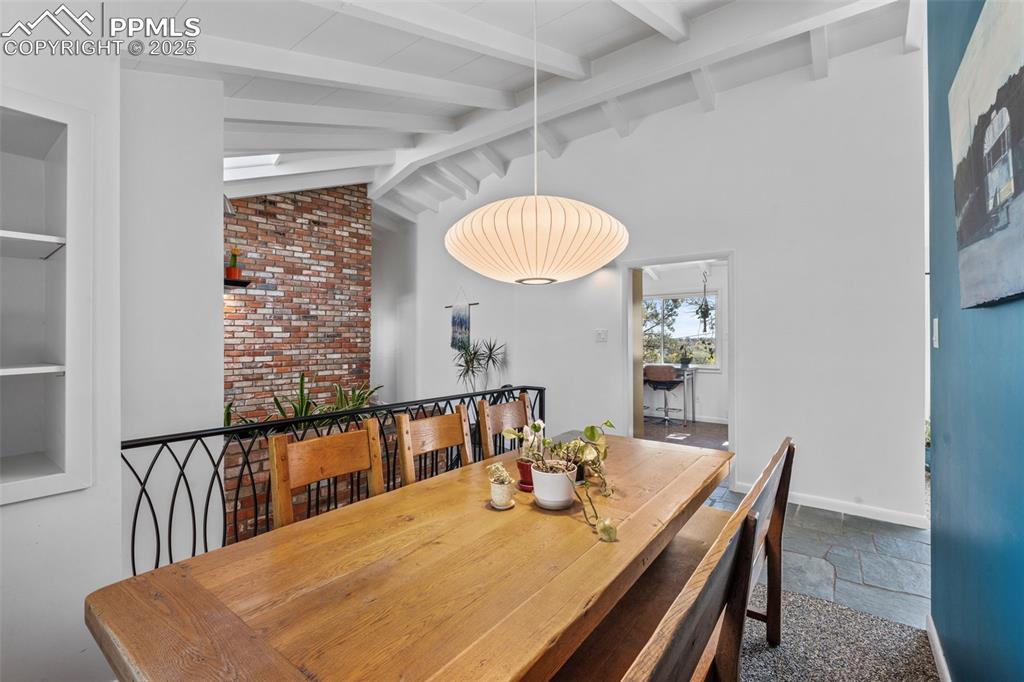 Image 5 of 50: Dining Area