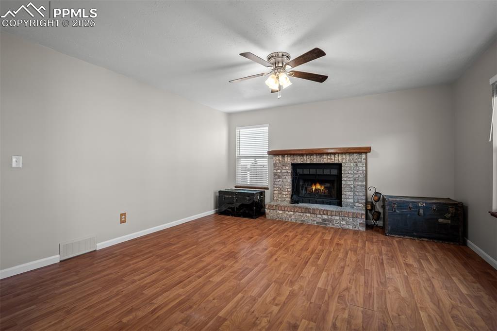 Image 12 of 50: Living Room