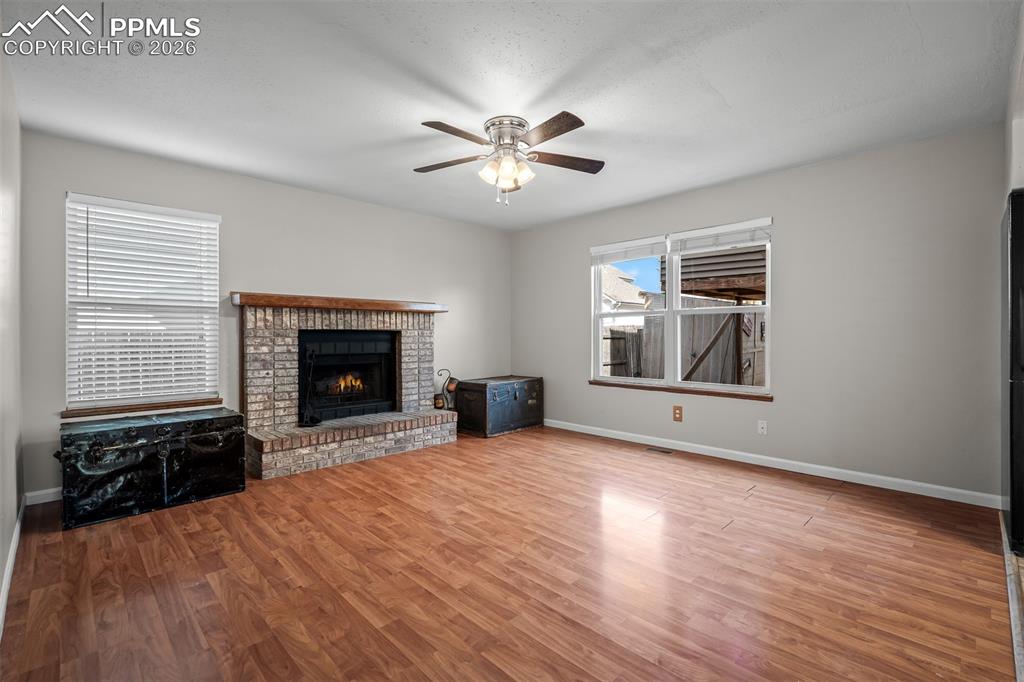 Image 13 of 50: Living Room