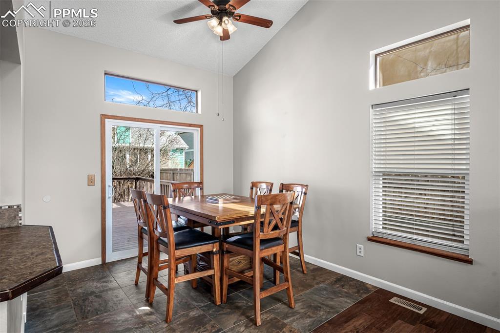 Image 15 of 50: Dining Area