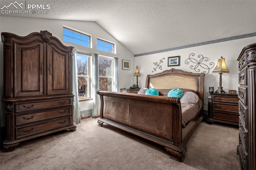 Image 27 of 50: Bedroom