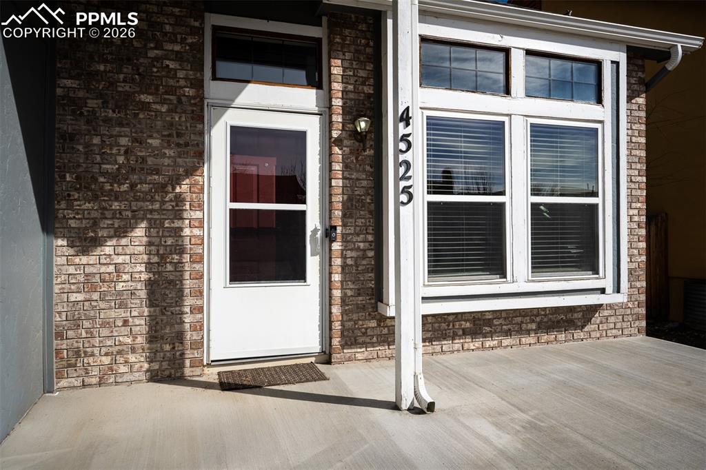 Image 3 of 50: Entry