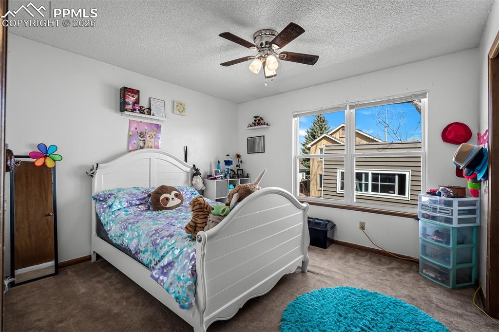 Image 31 of 50: Bedroom