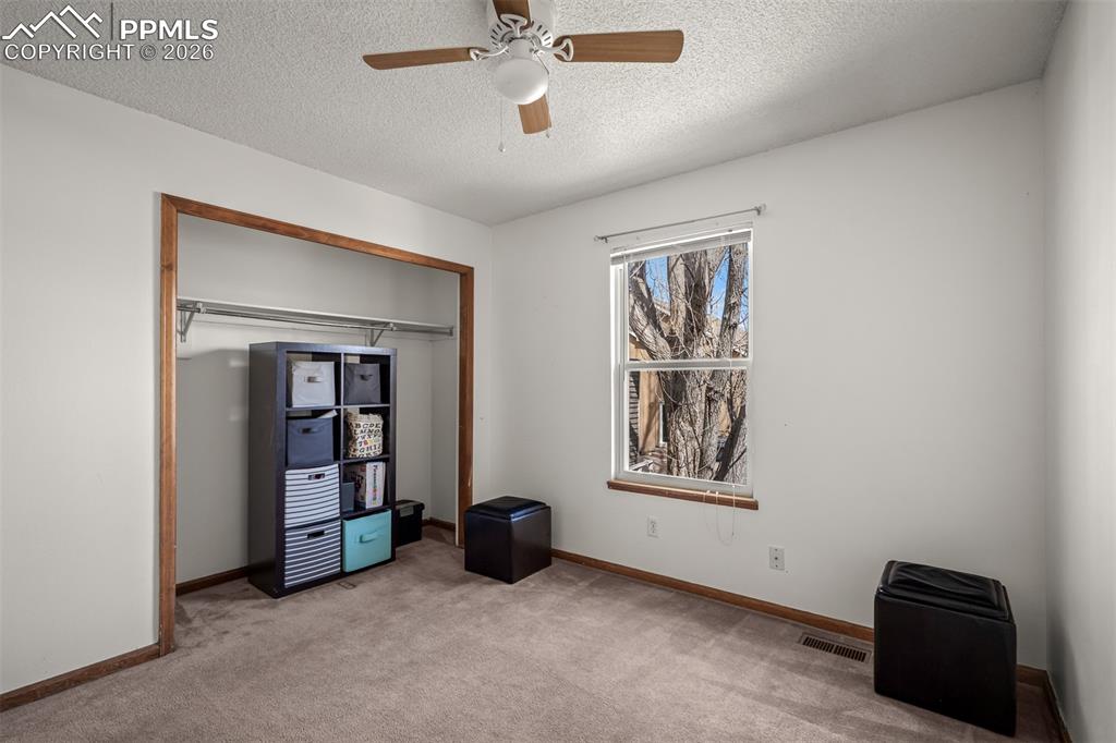 Image 35 of 50: Bedroom