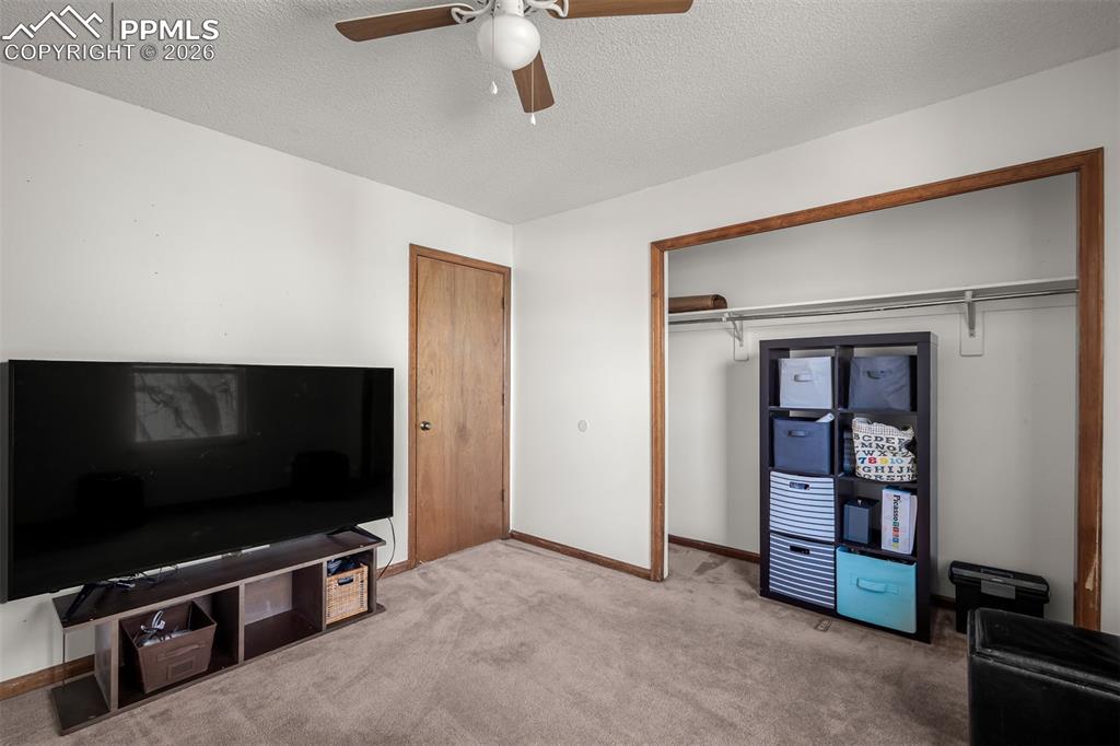 Image 36 of 50: Bedroom