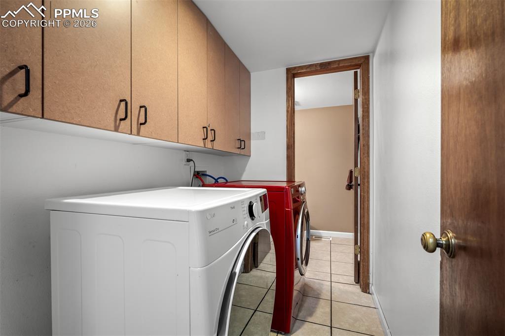 Image 37 of 50: Laundry