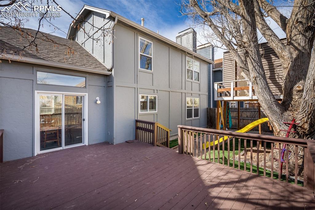 Image 42 of 50: Deck