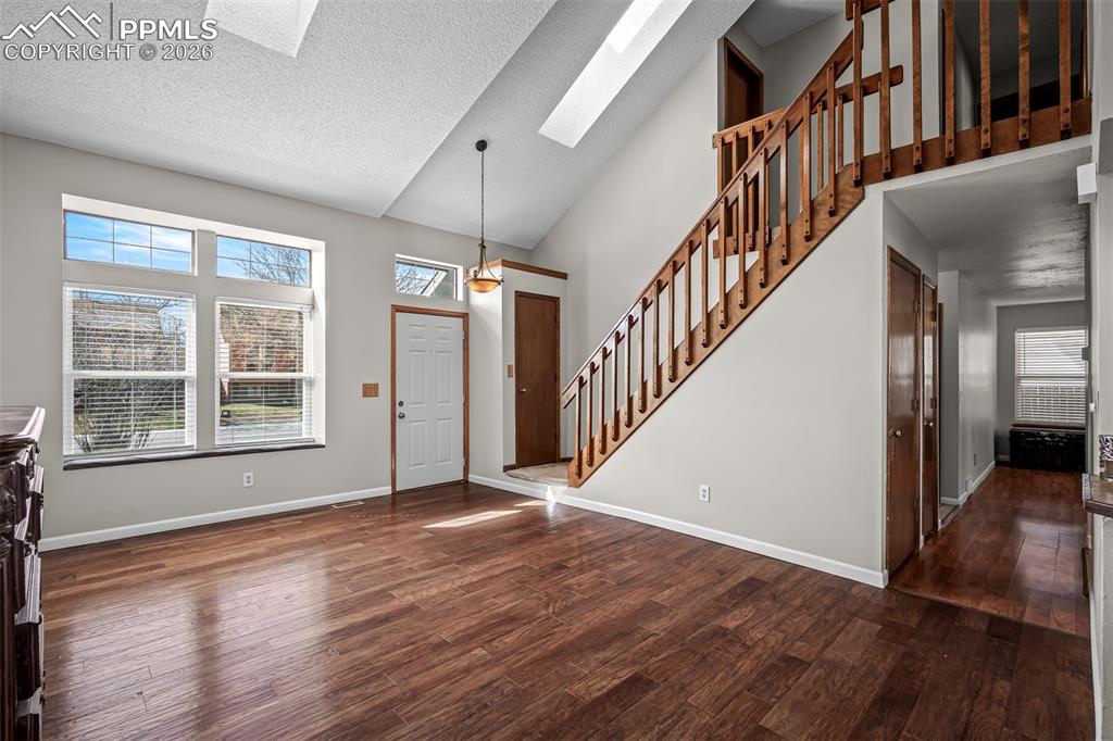 Image 7 of 50: Entry